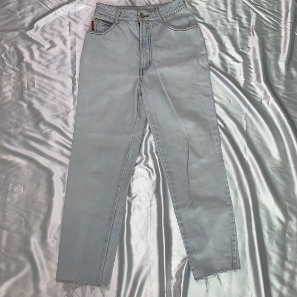 ๐ Vintage Lightwash Bongo Jeans ๐ - Picture 3 of 5